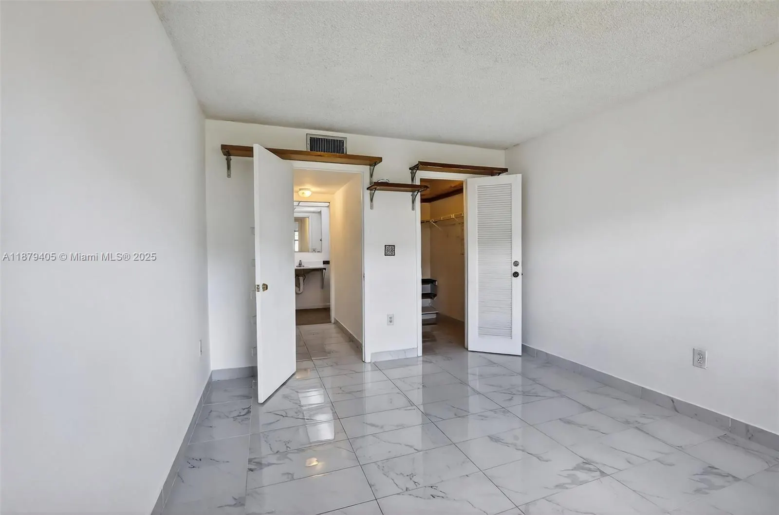 8951 Sunrise Lakes Blvd, #105