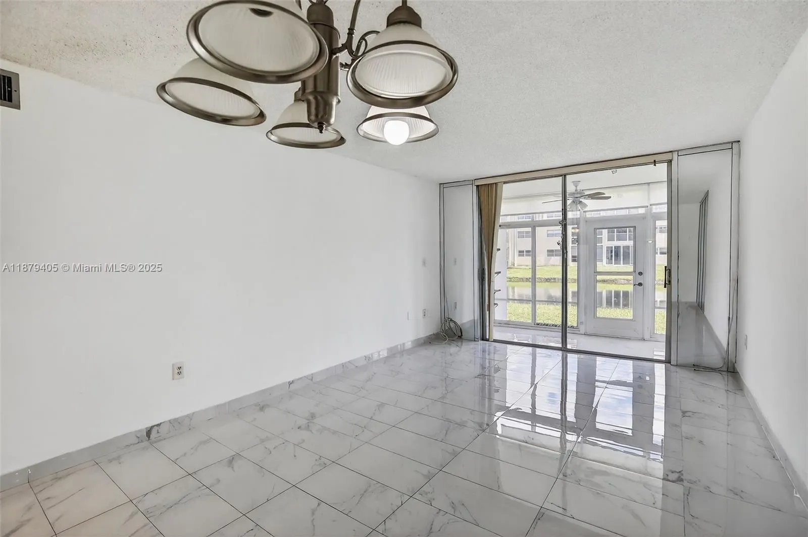 8951 Sunrise Lakes Blvd, #105
