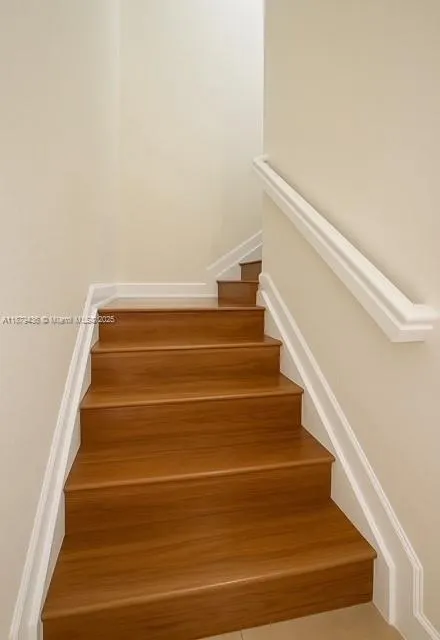 380 NE 37th Ter
