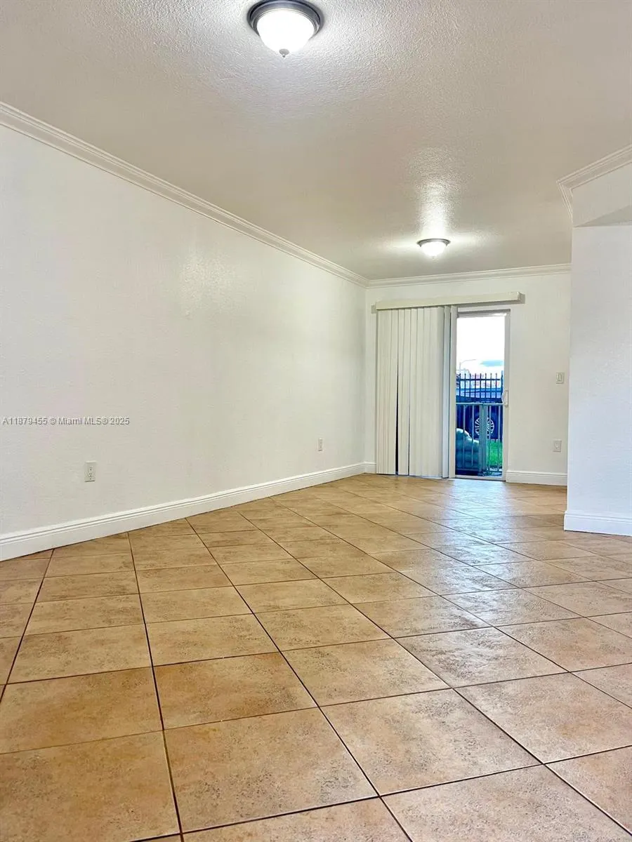 3021 W 76th St, #C-101