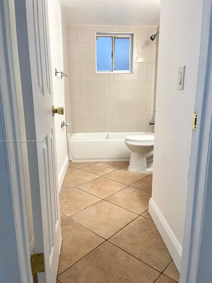 3021 W 76th St, #C-101