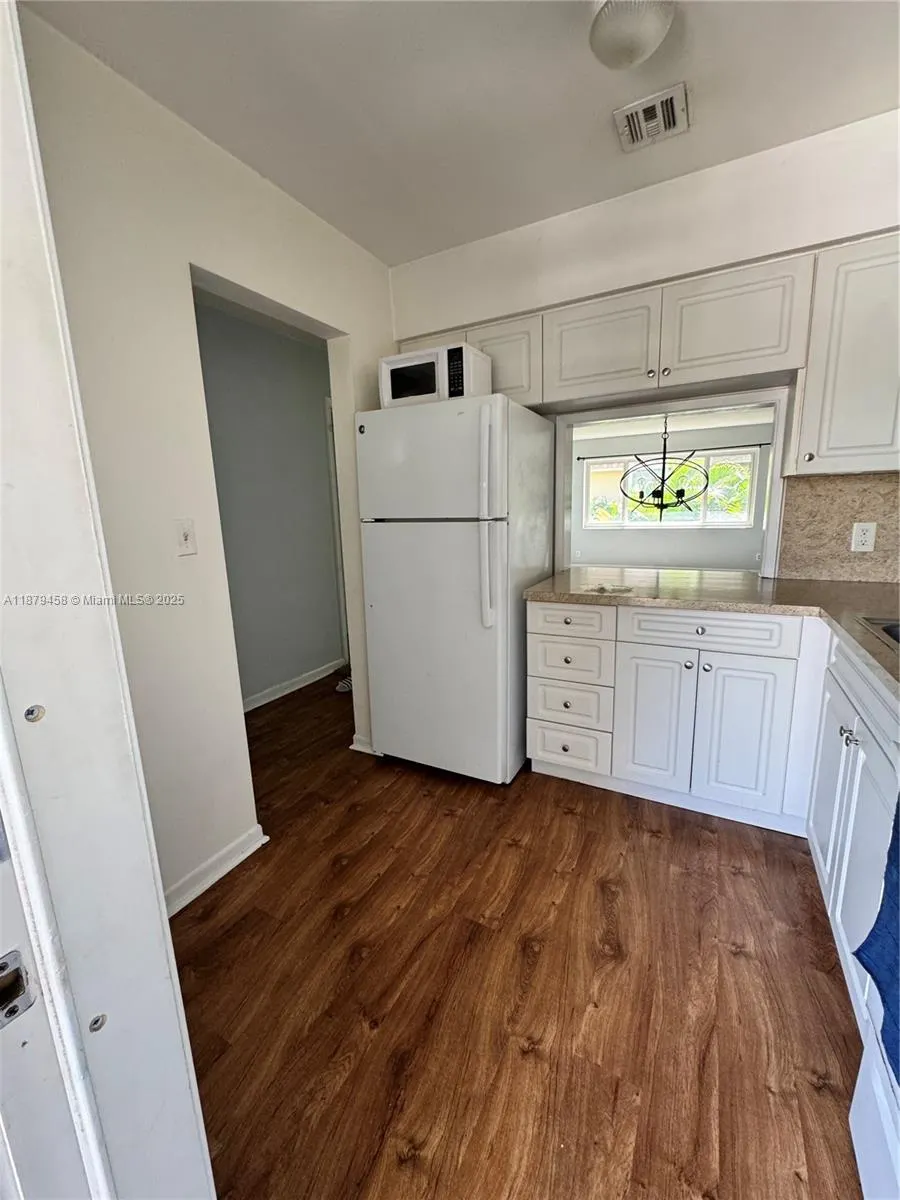 2701 NE 1st St, #203