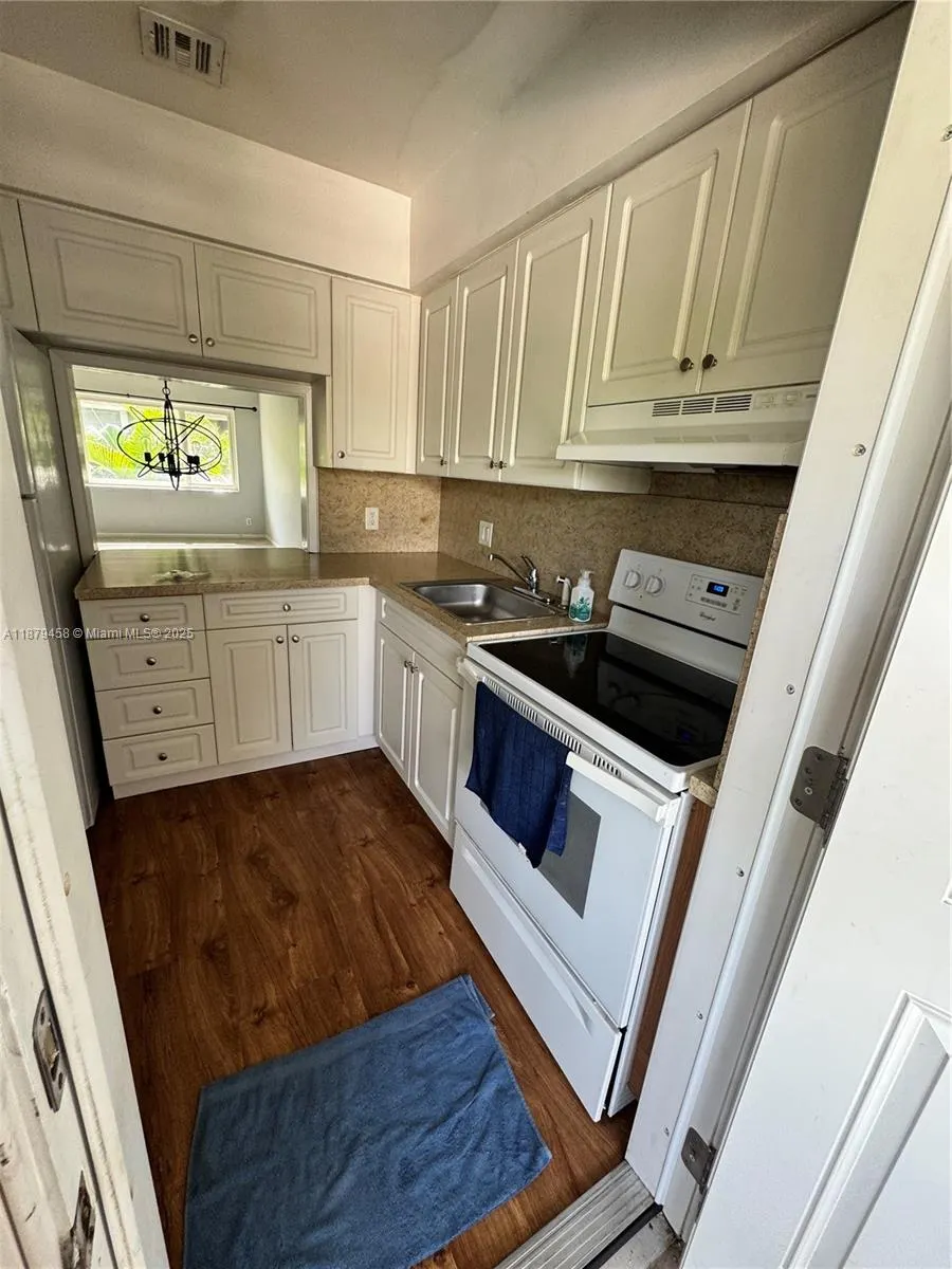 2701 NE 1st St, #203