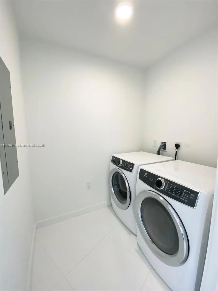 851 NE 1st Ave, #3709