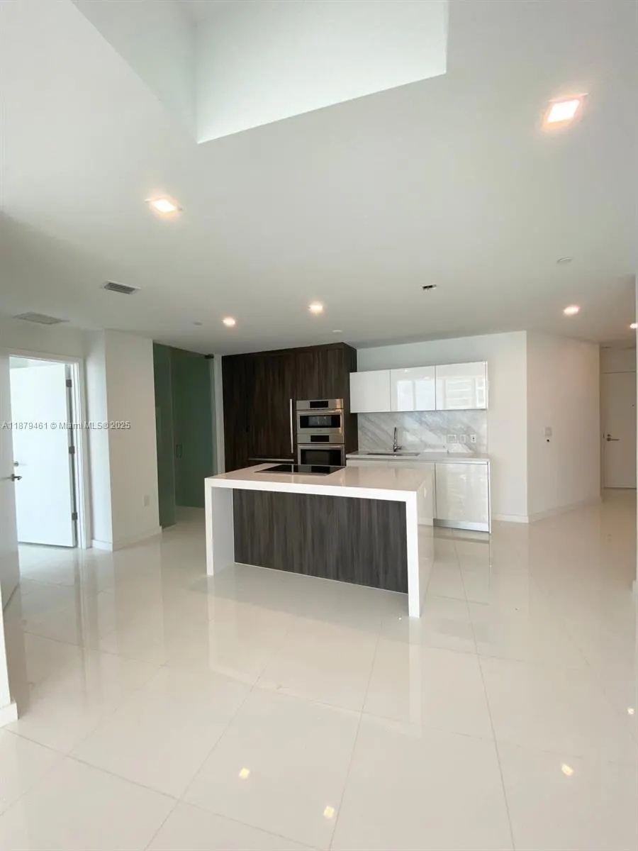 851 NE 1st Ave, #3709