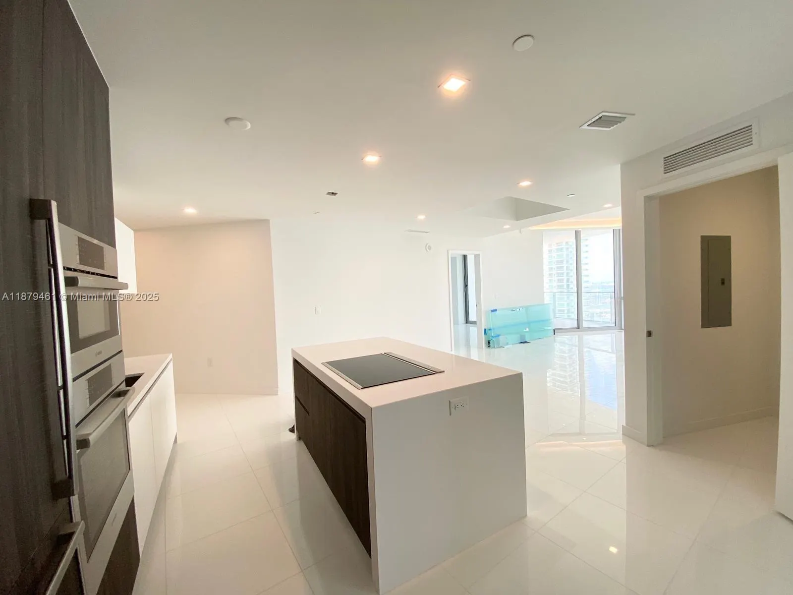 851 NE 1st Ave, #3709