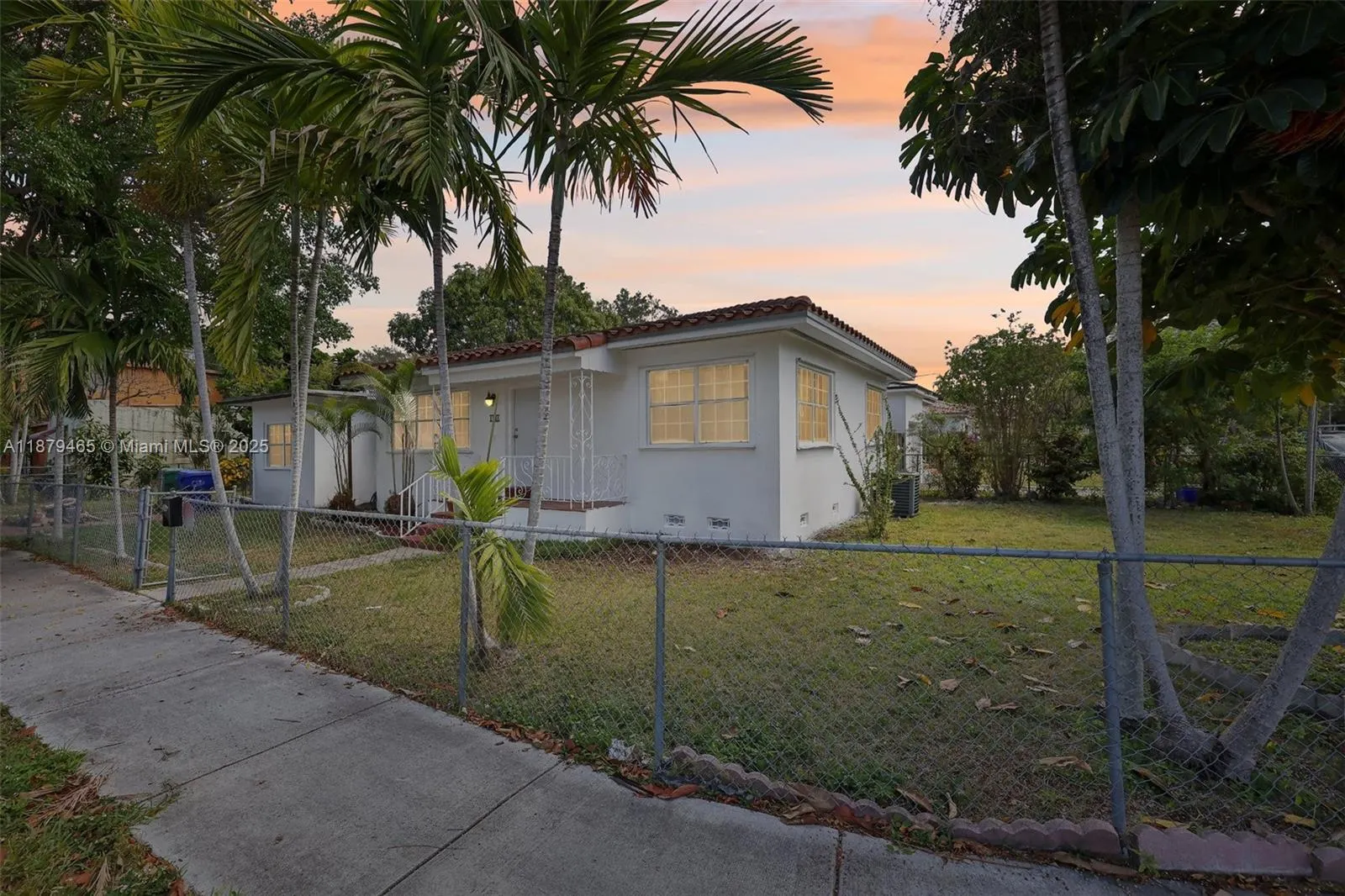 1121 SW 36th Ave
