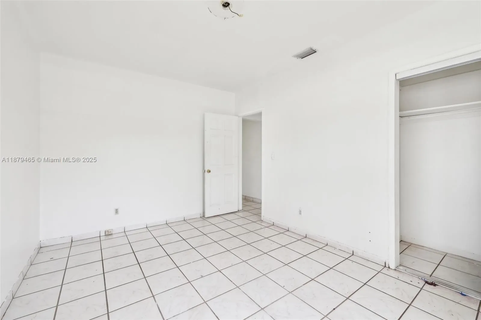 1121 SW 36th Ave