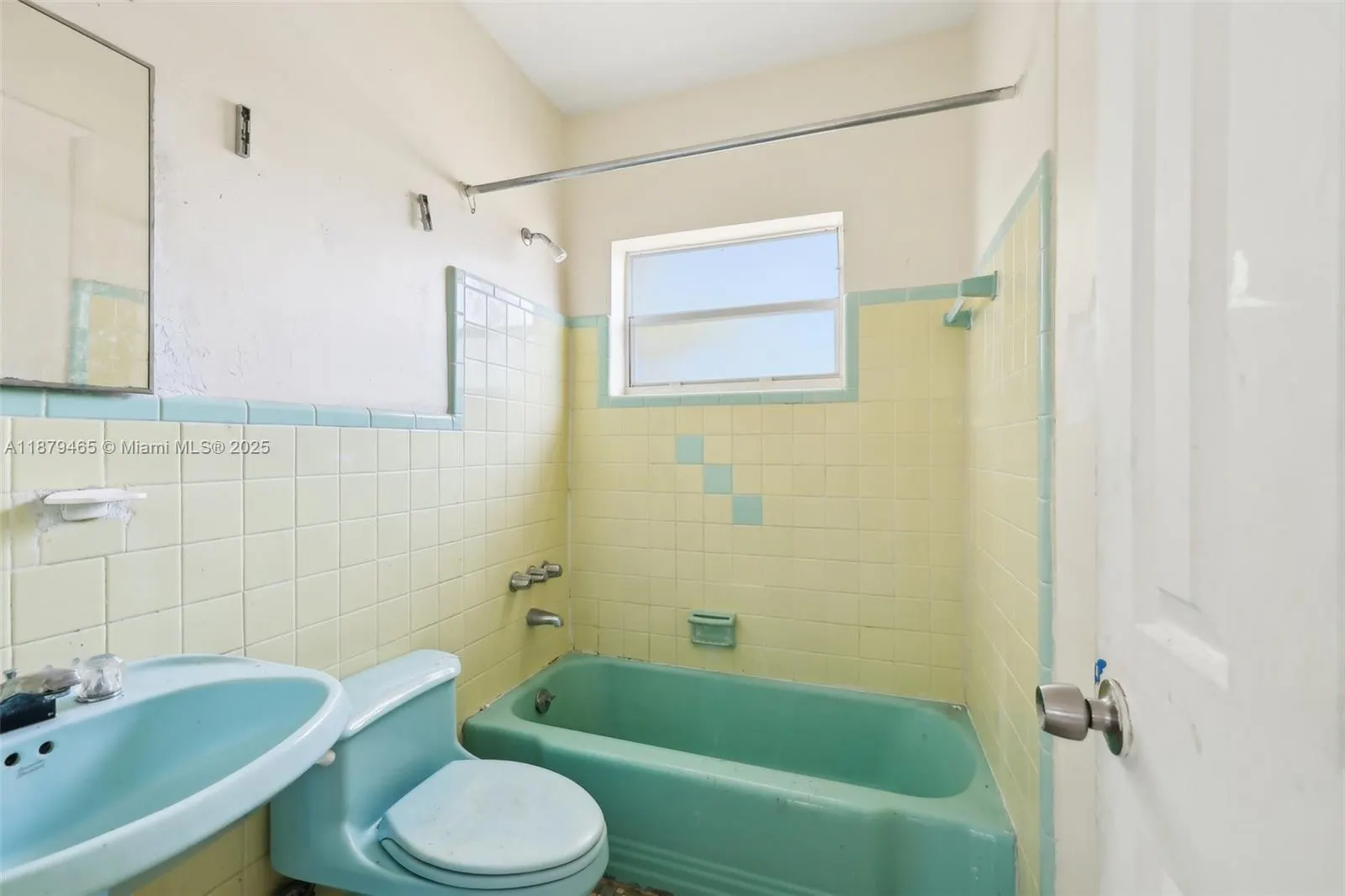 1121 SW 36th Ave