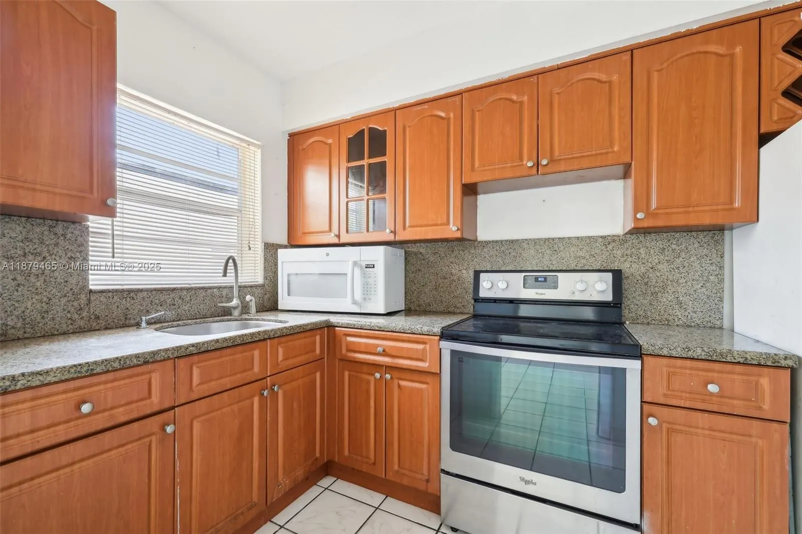 1121 SW 36th Ave