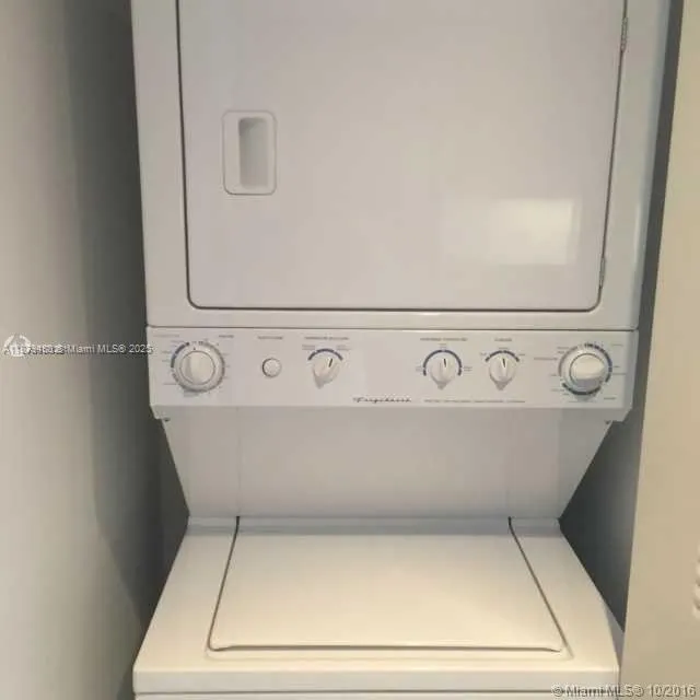 111 E Flagler St, #1003