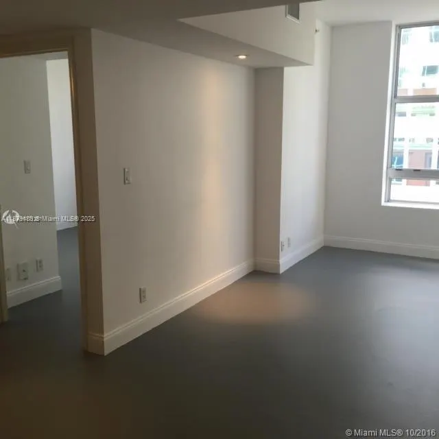 111 E Flagler St, #1003