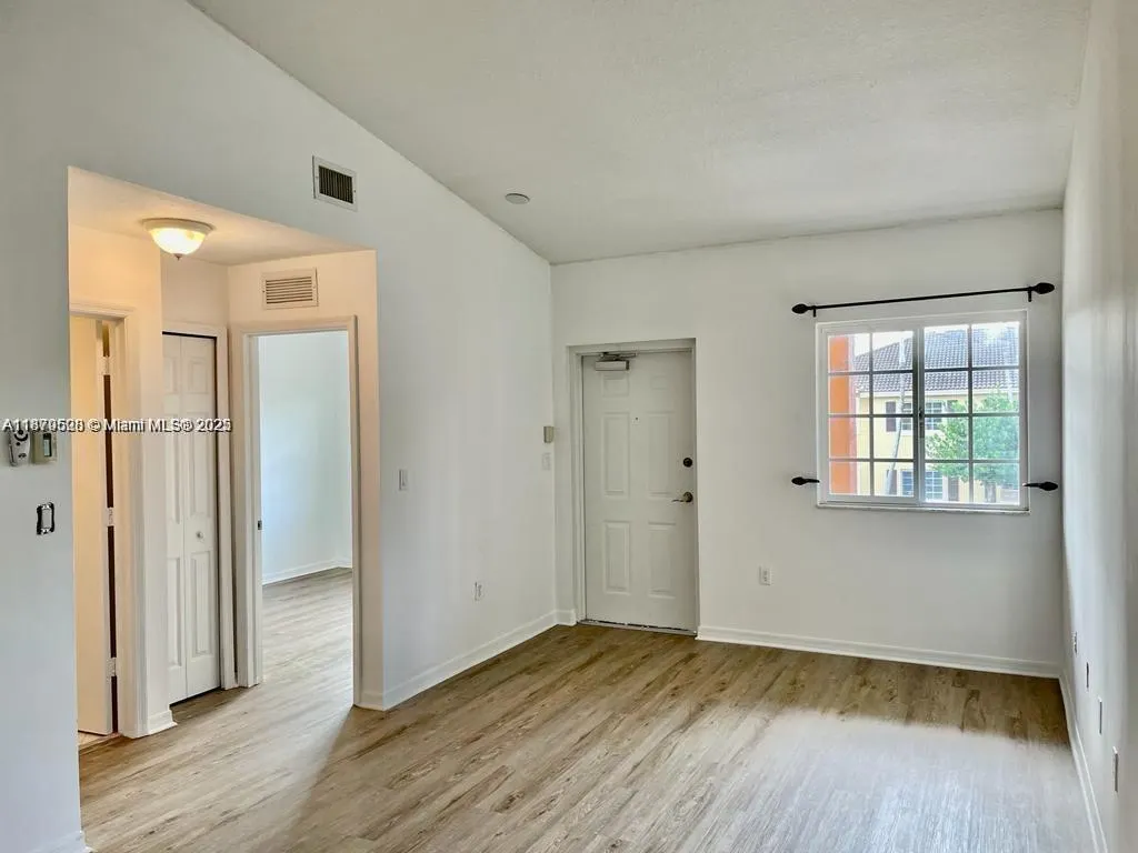 975 NE 33rd Ter, #203