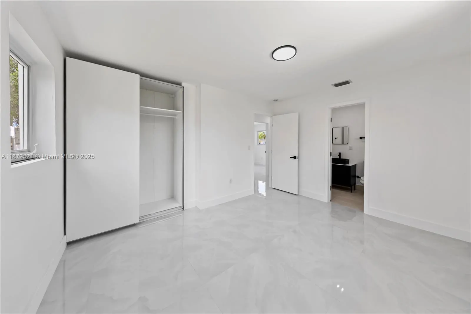 651 NW 9th St