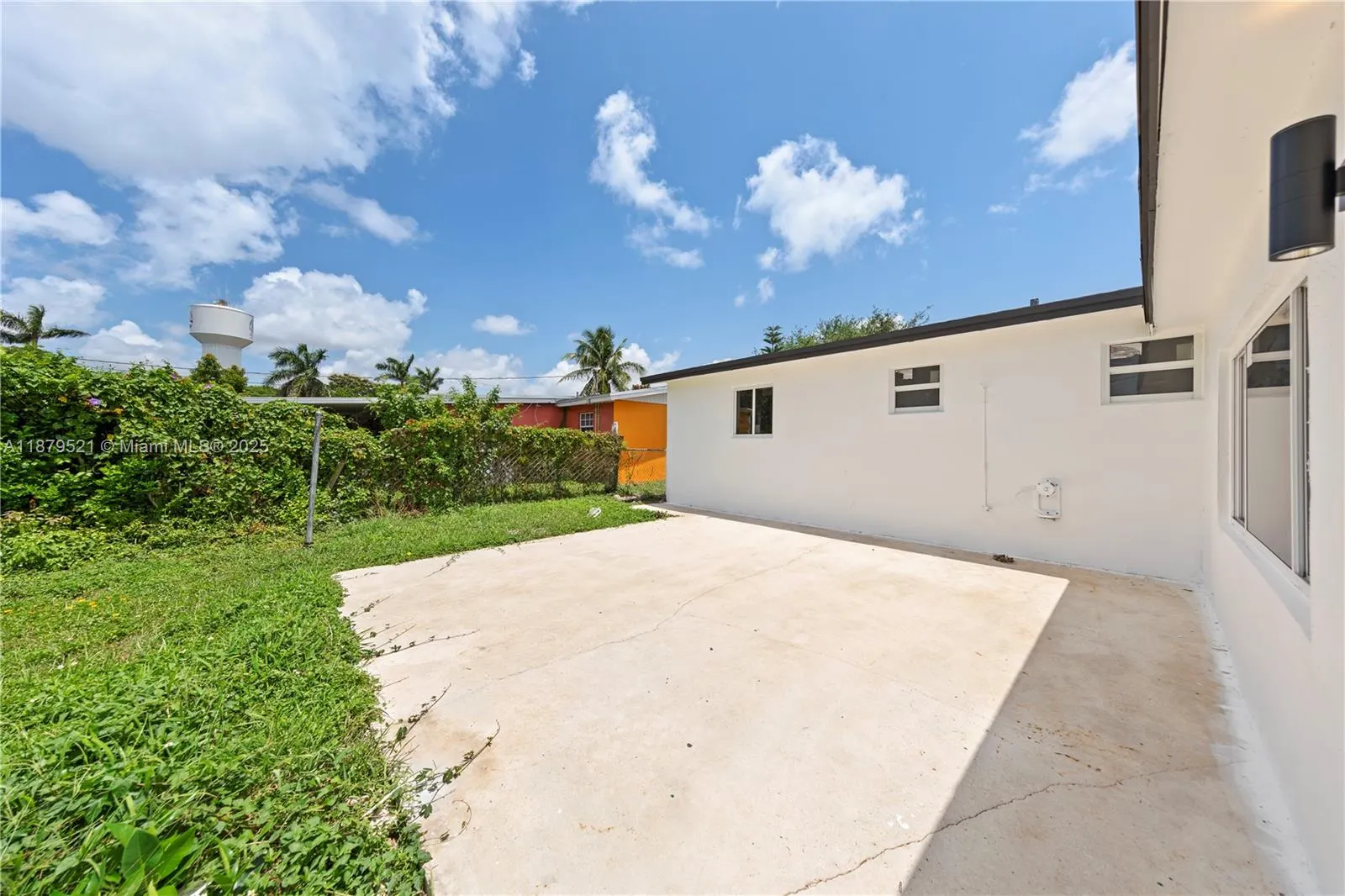 651 NW 9th St