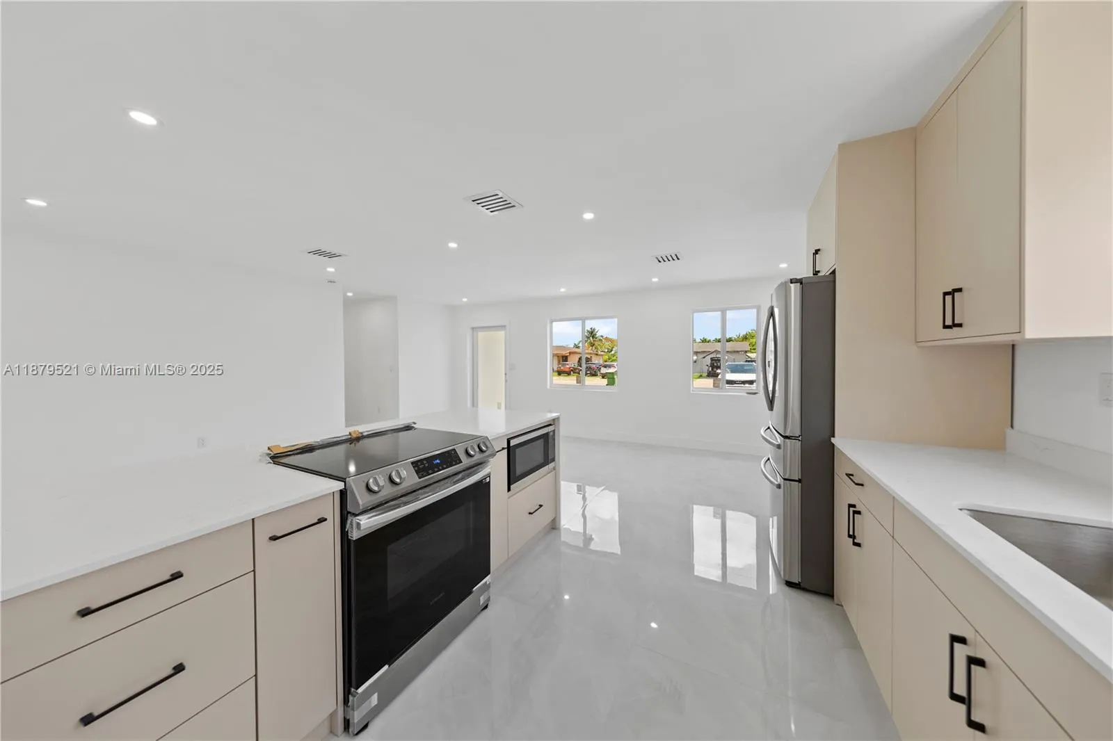 651 NW 9th St