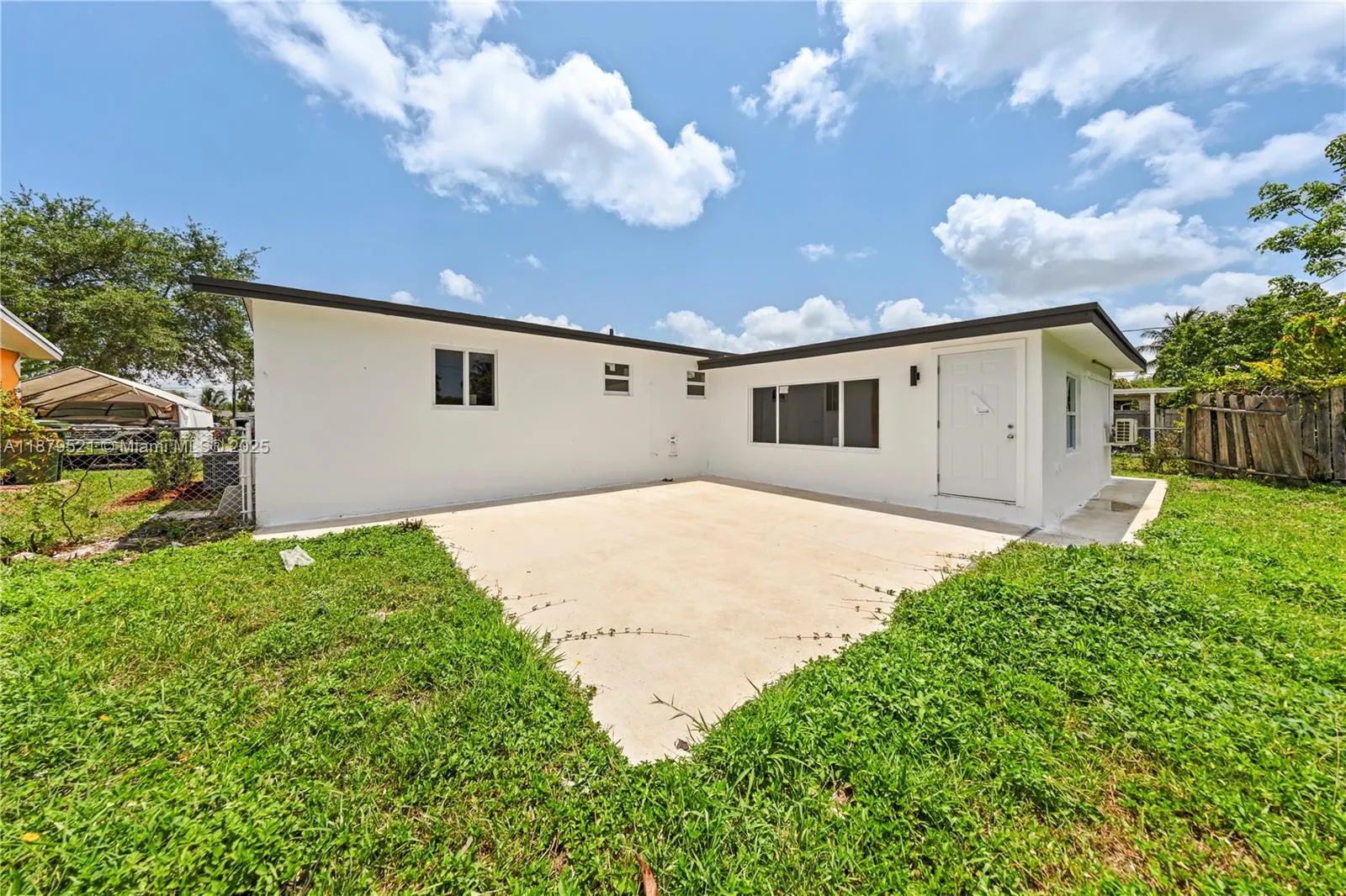 651 NW 9th St