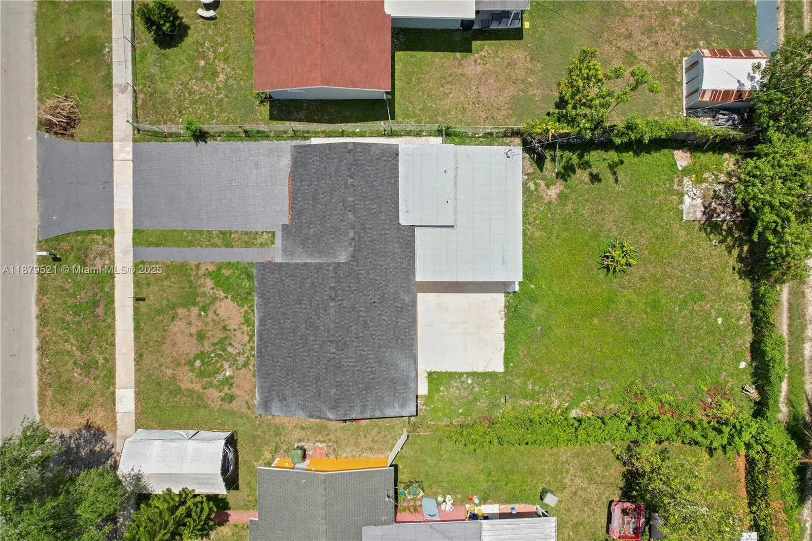 651 NW 9th St