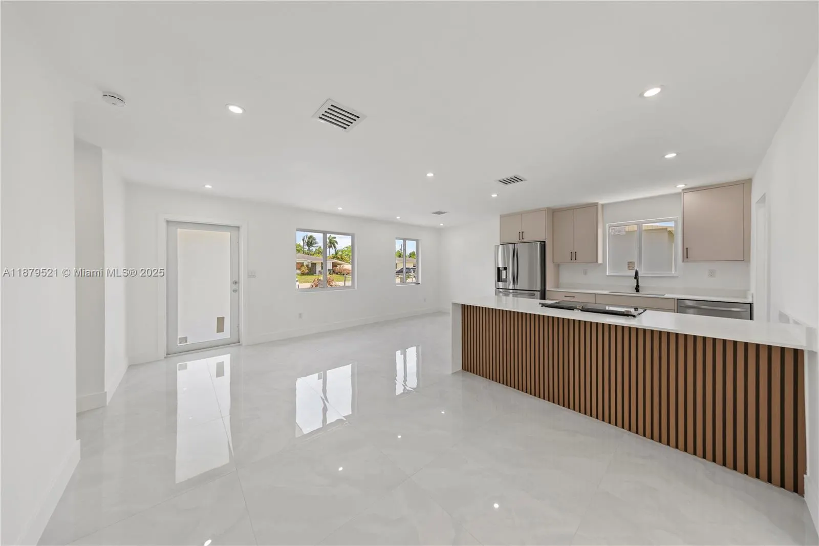 651 NW 9th St