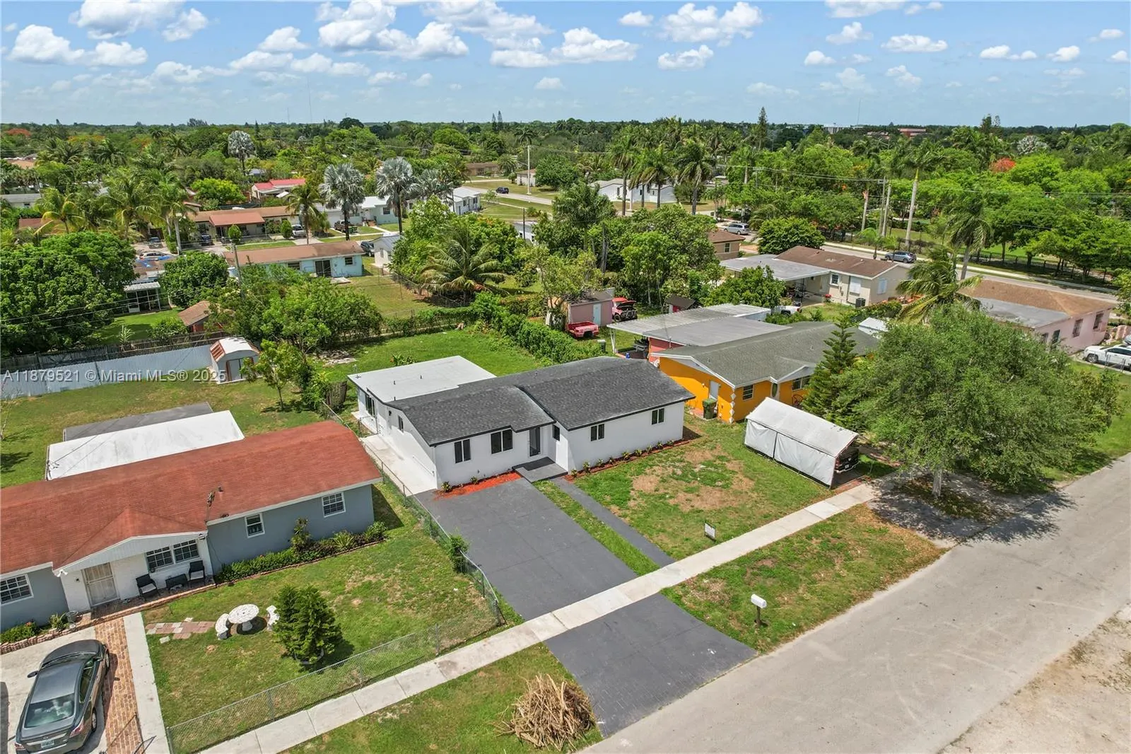 651 NW 9th St