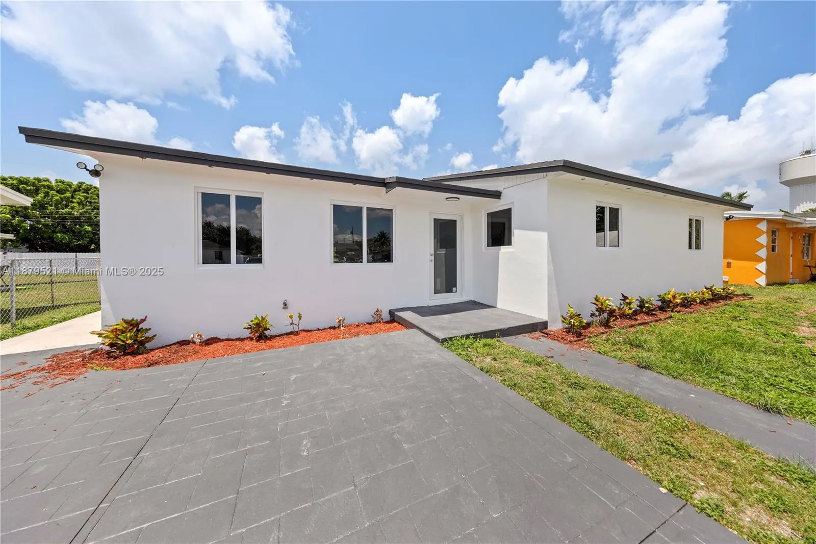 651 NW 9th St