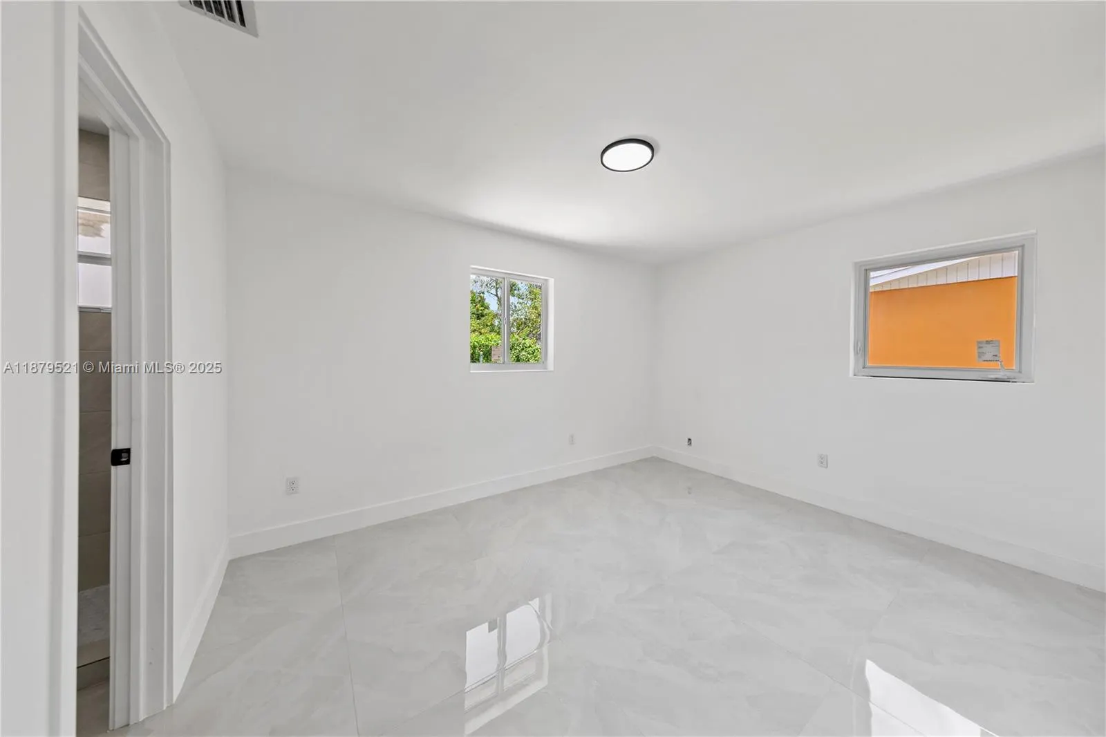 651 NW 9th St