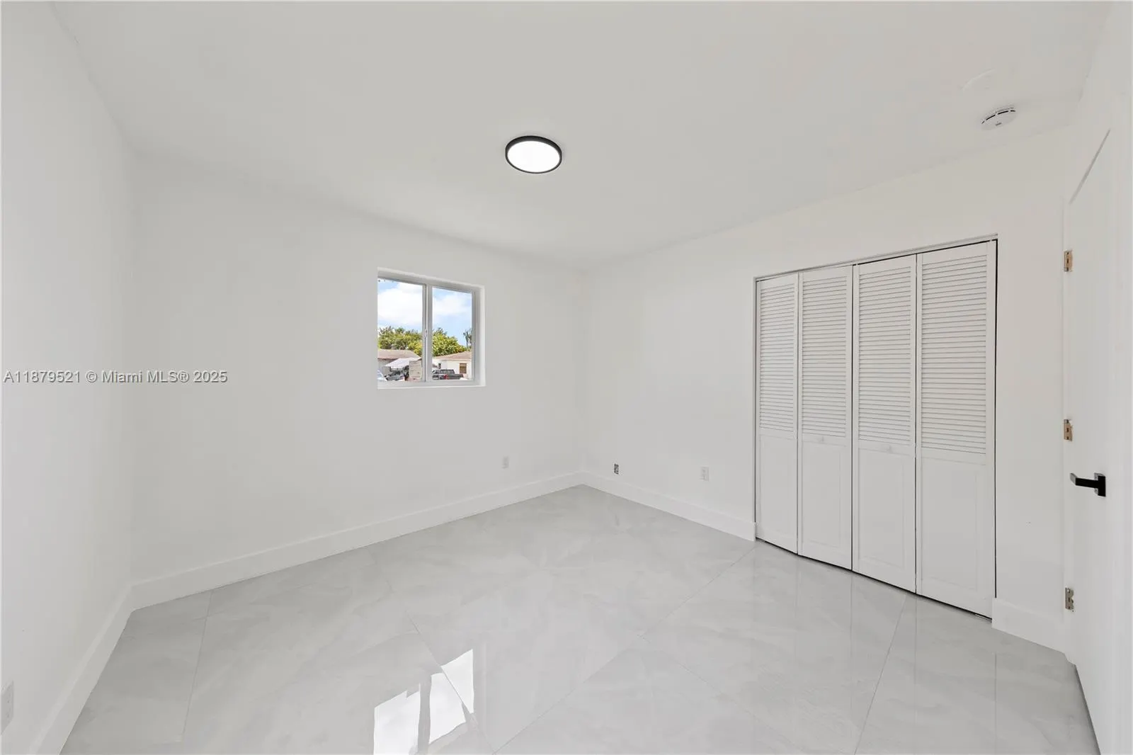 651 NW 9th St