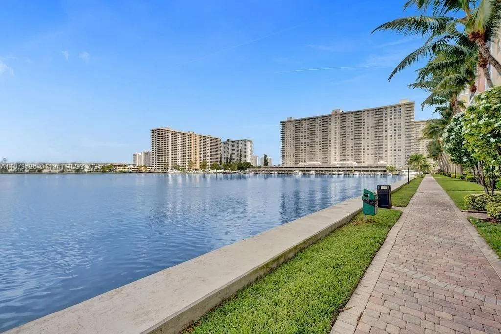 17150 N BAY RD, #2220