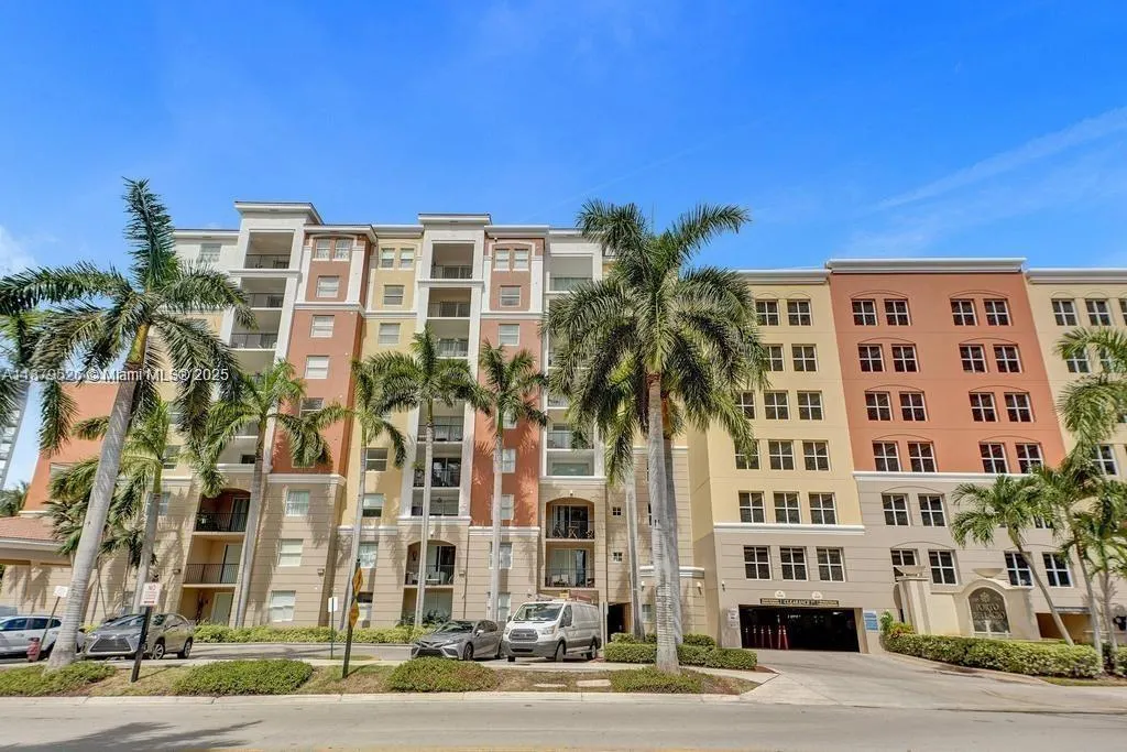 17150 N BAY RD, #2220