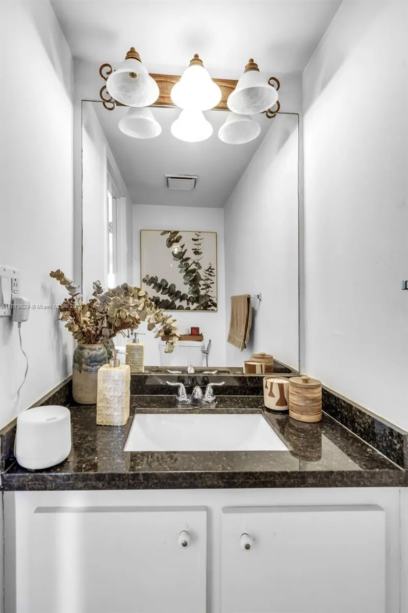 555 NE 15th St, #PH-D