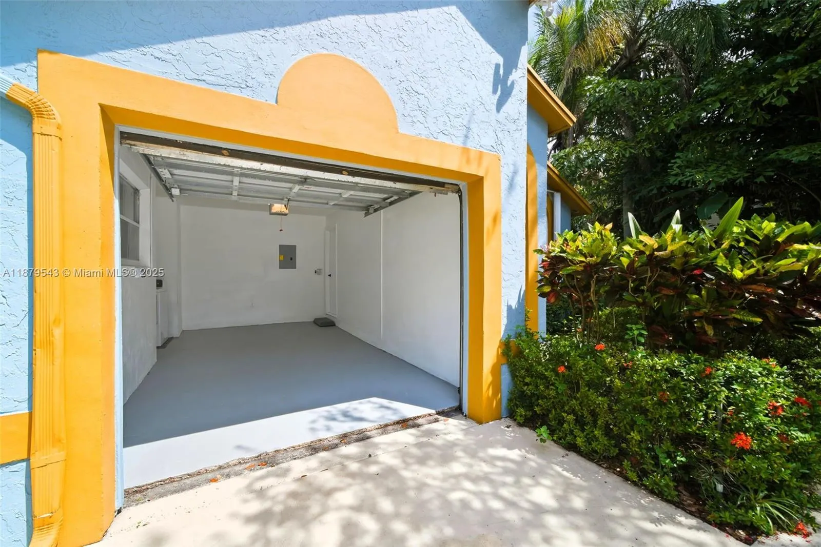 605 SW 15th St