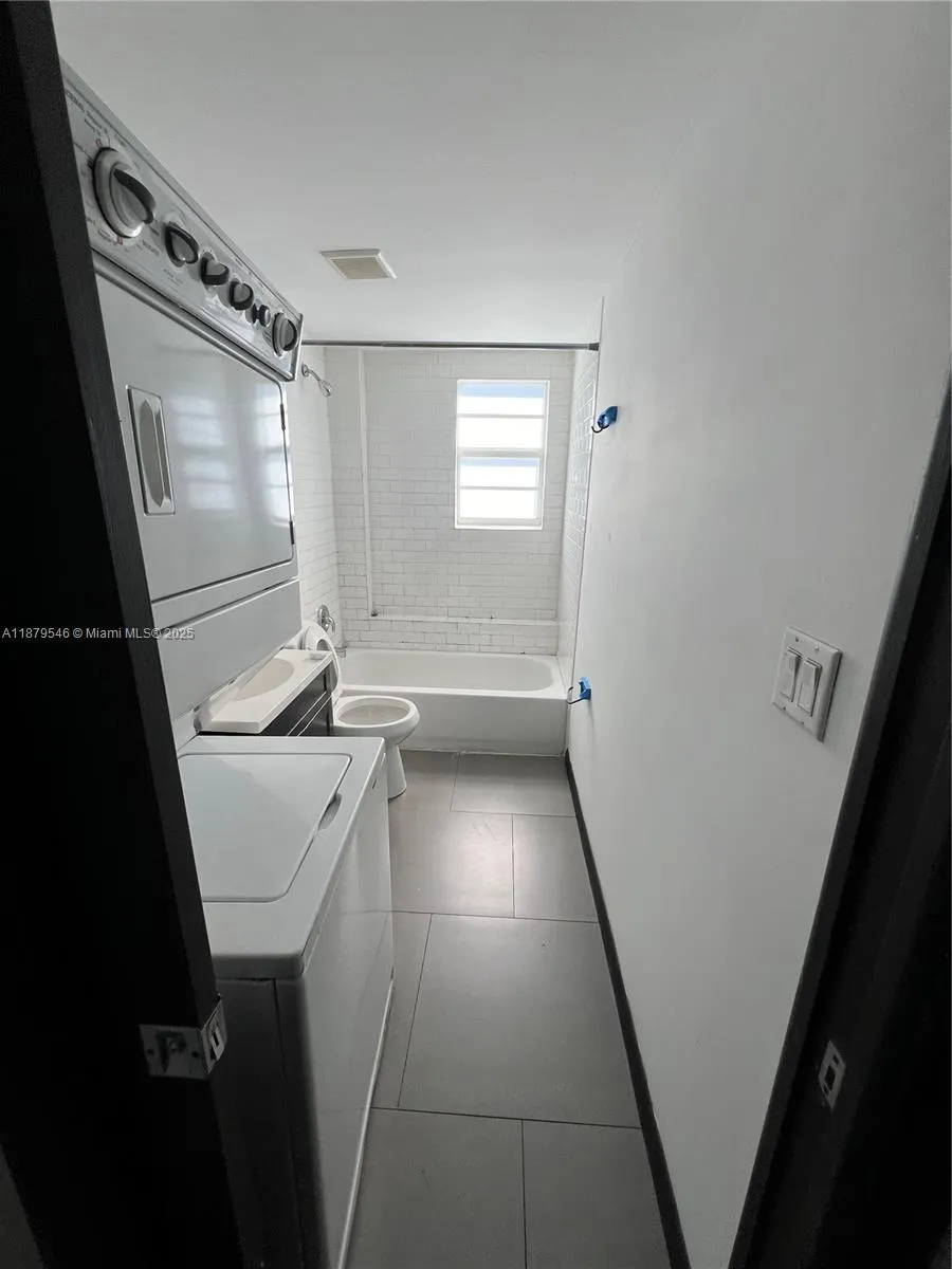 1876 SW 11th Ter, #105