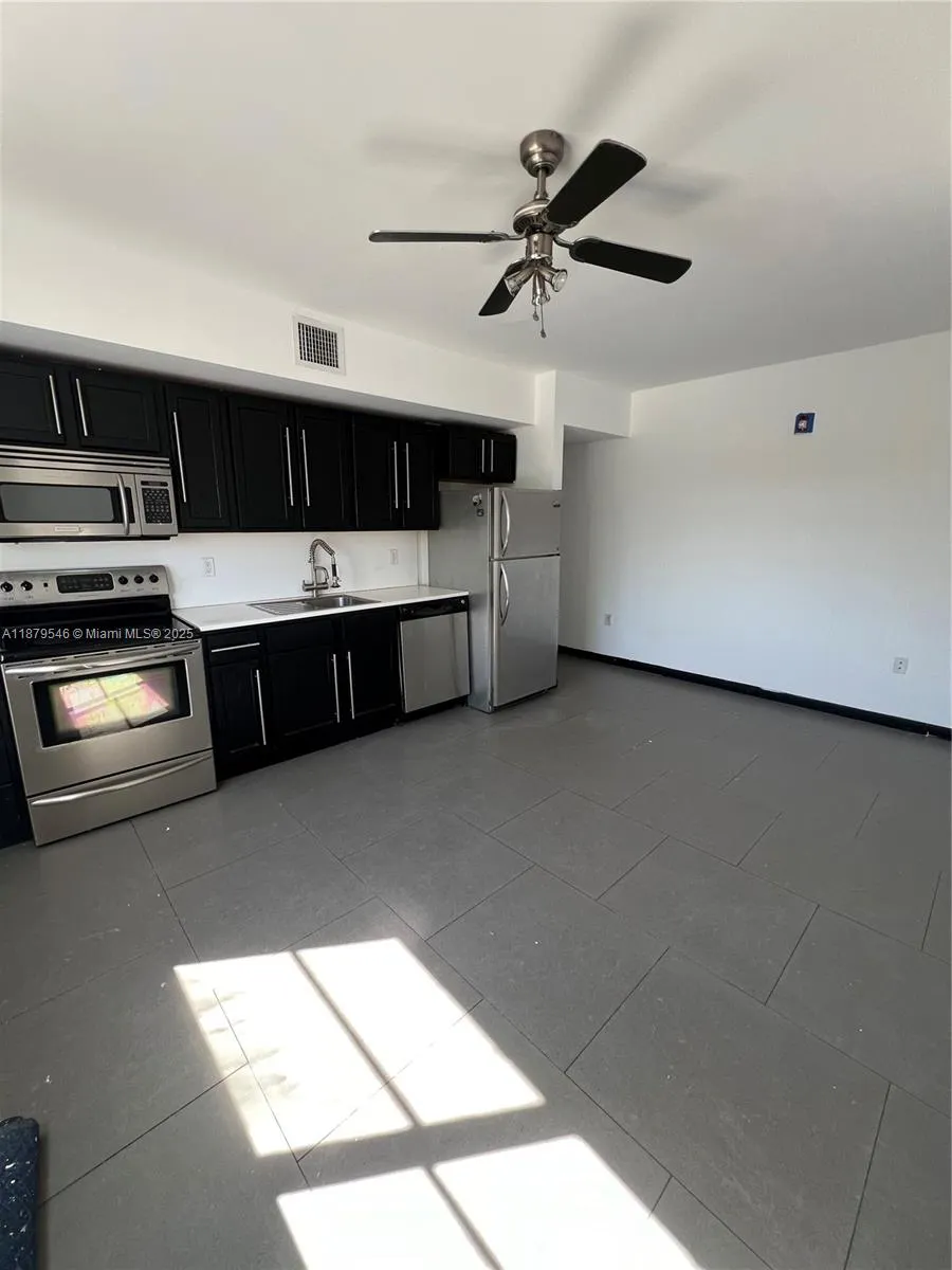 1876 SW 11th Ter, #105