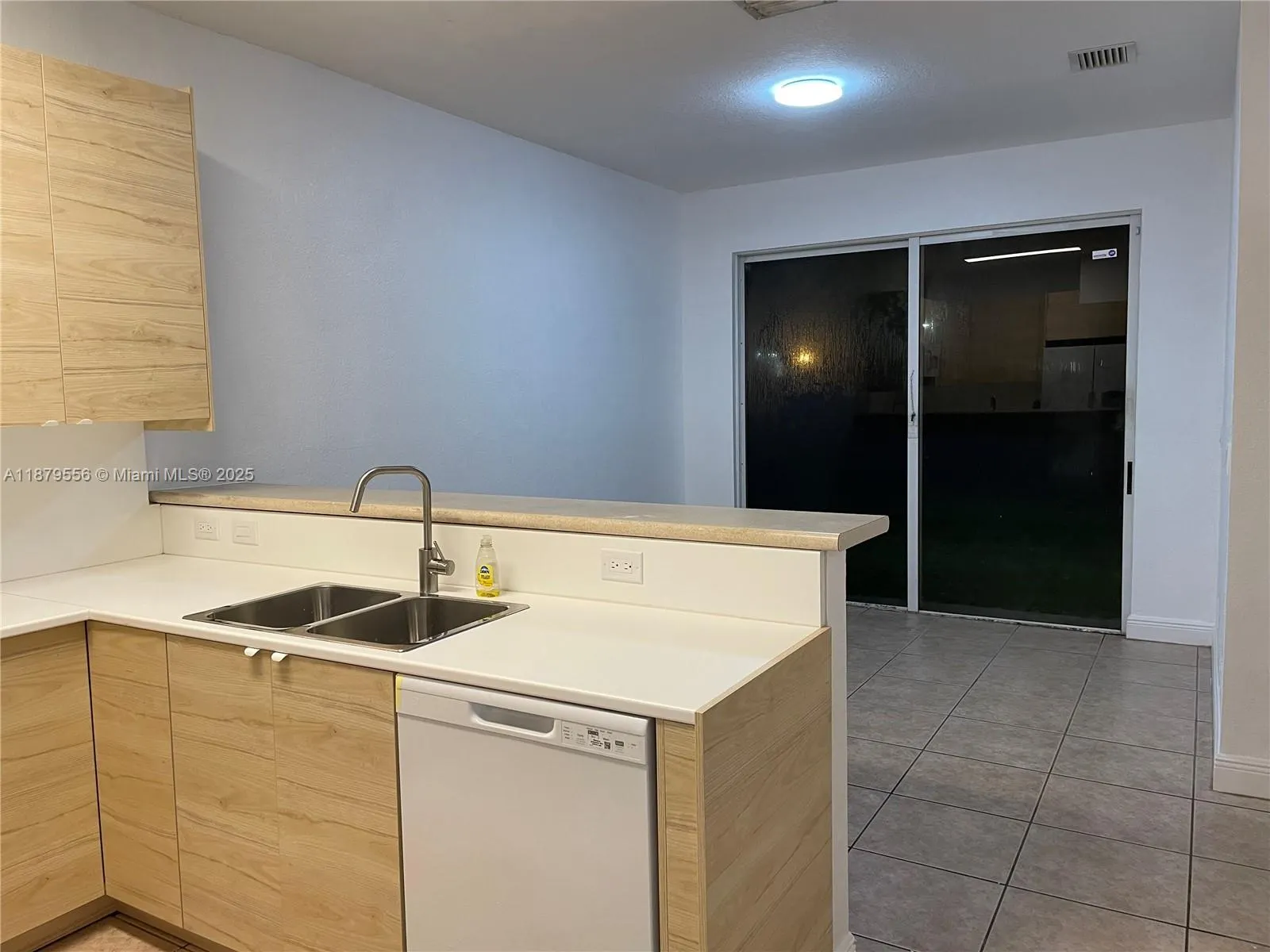 2145 NE 7th St, #2145