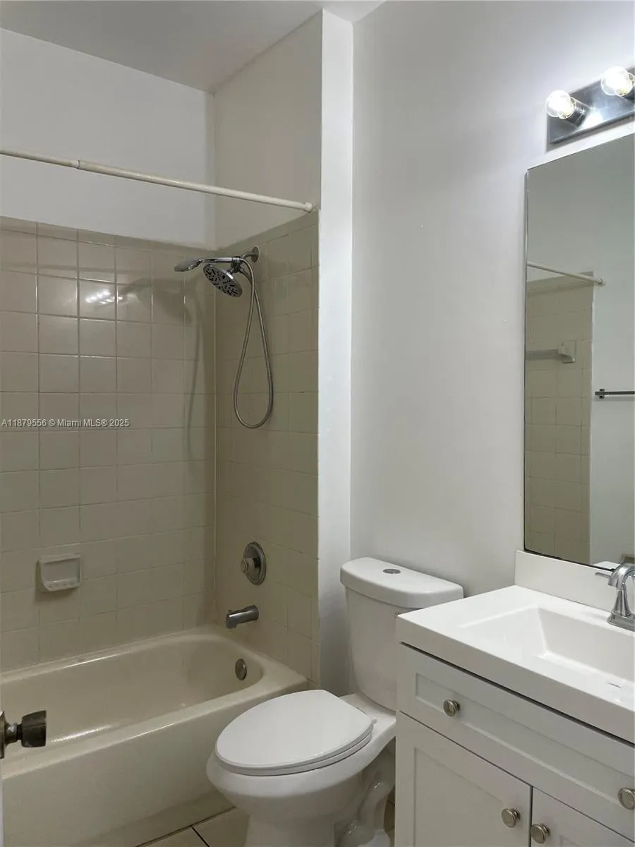 2145 NE 7th St, #2145