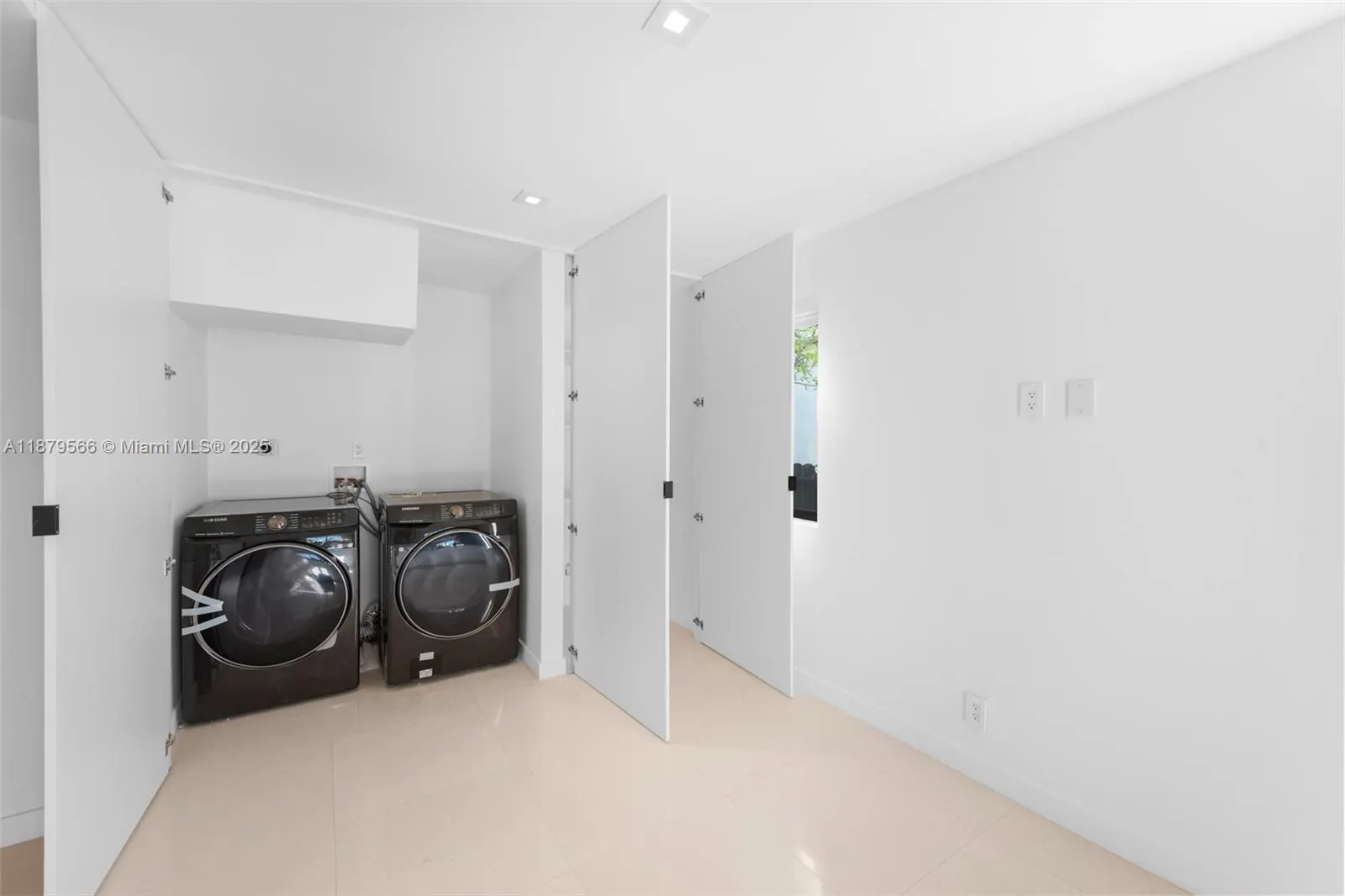 120 NE 49th St
