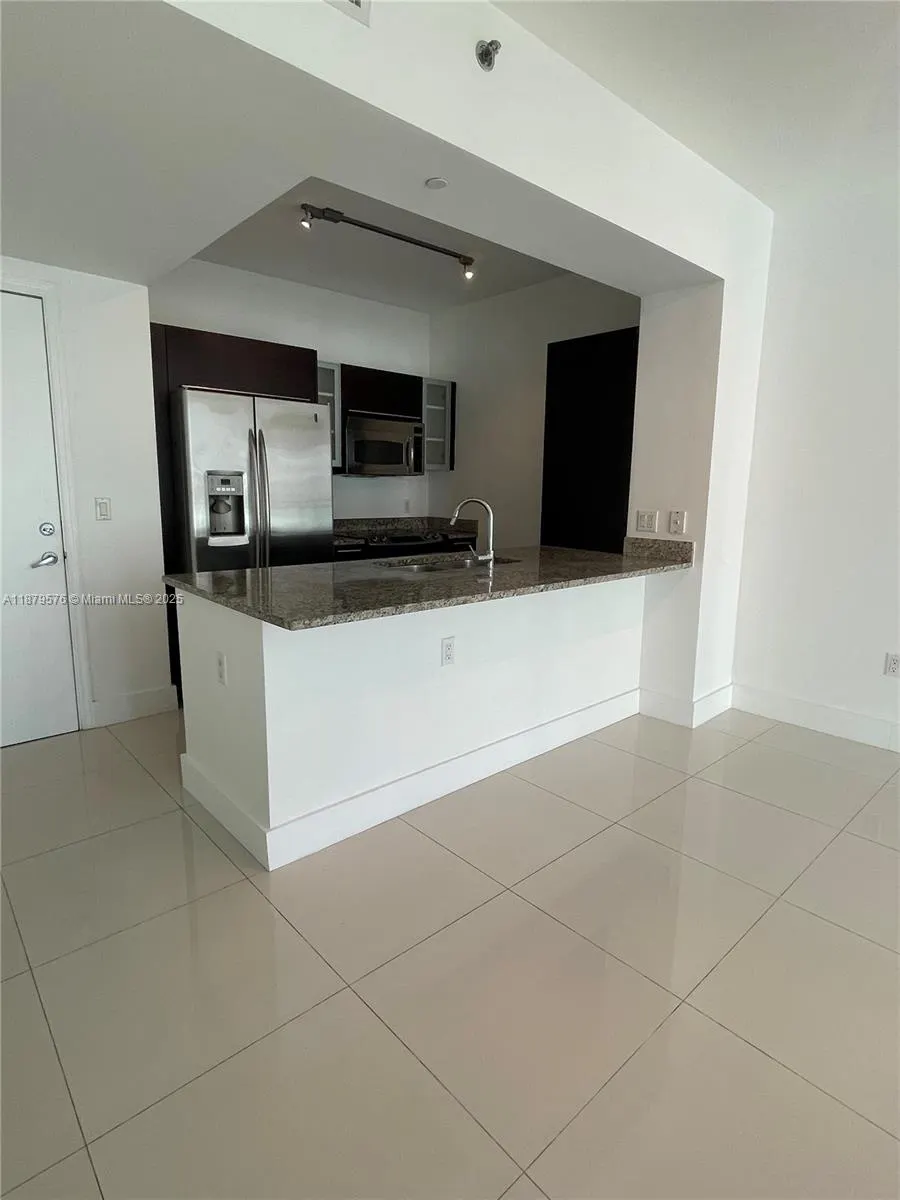 950 Brickell Bay Dr, #1703