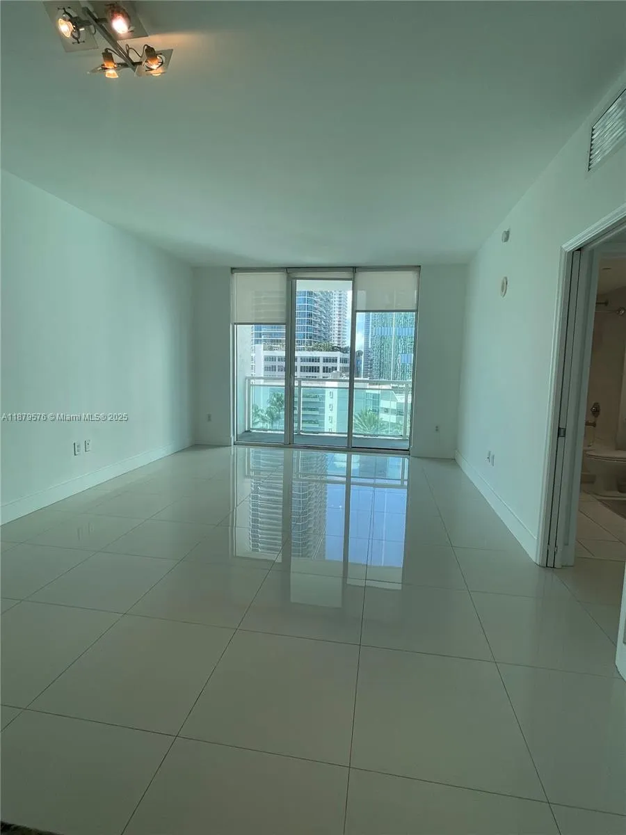 950 Brickell Bay Dr, #1703