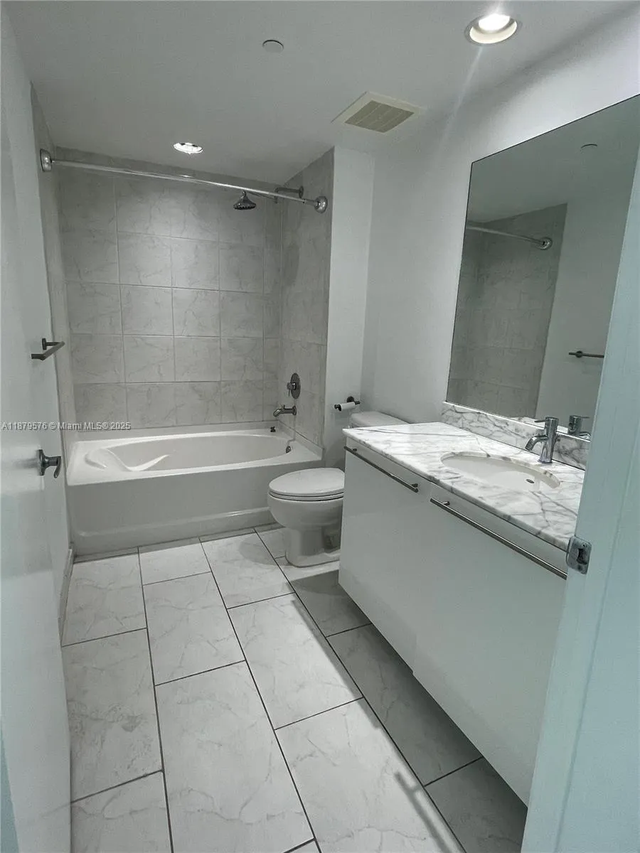 950 Brickell Bay Dr, #1703