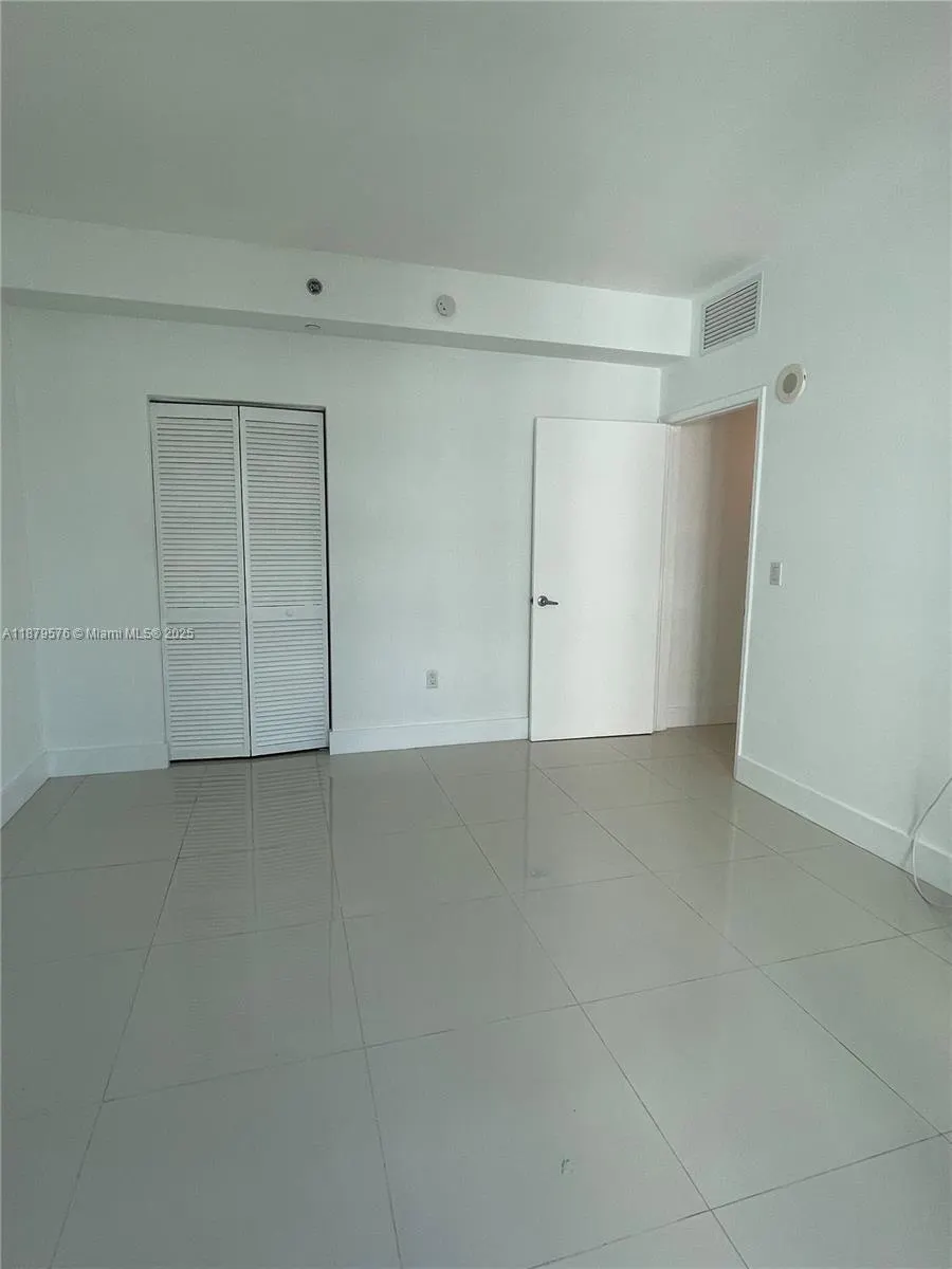 950 Brickell Bay Dr, #1703