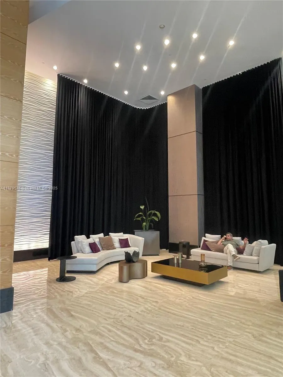 950 Brickell Bay Dr, #1703