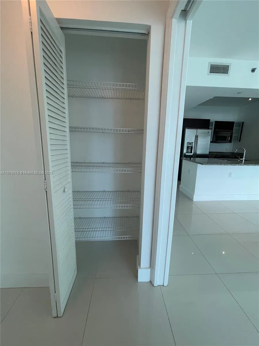 950 Brickell Bay Dr, #1703