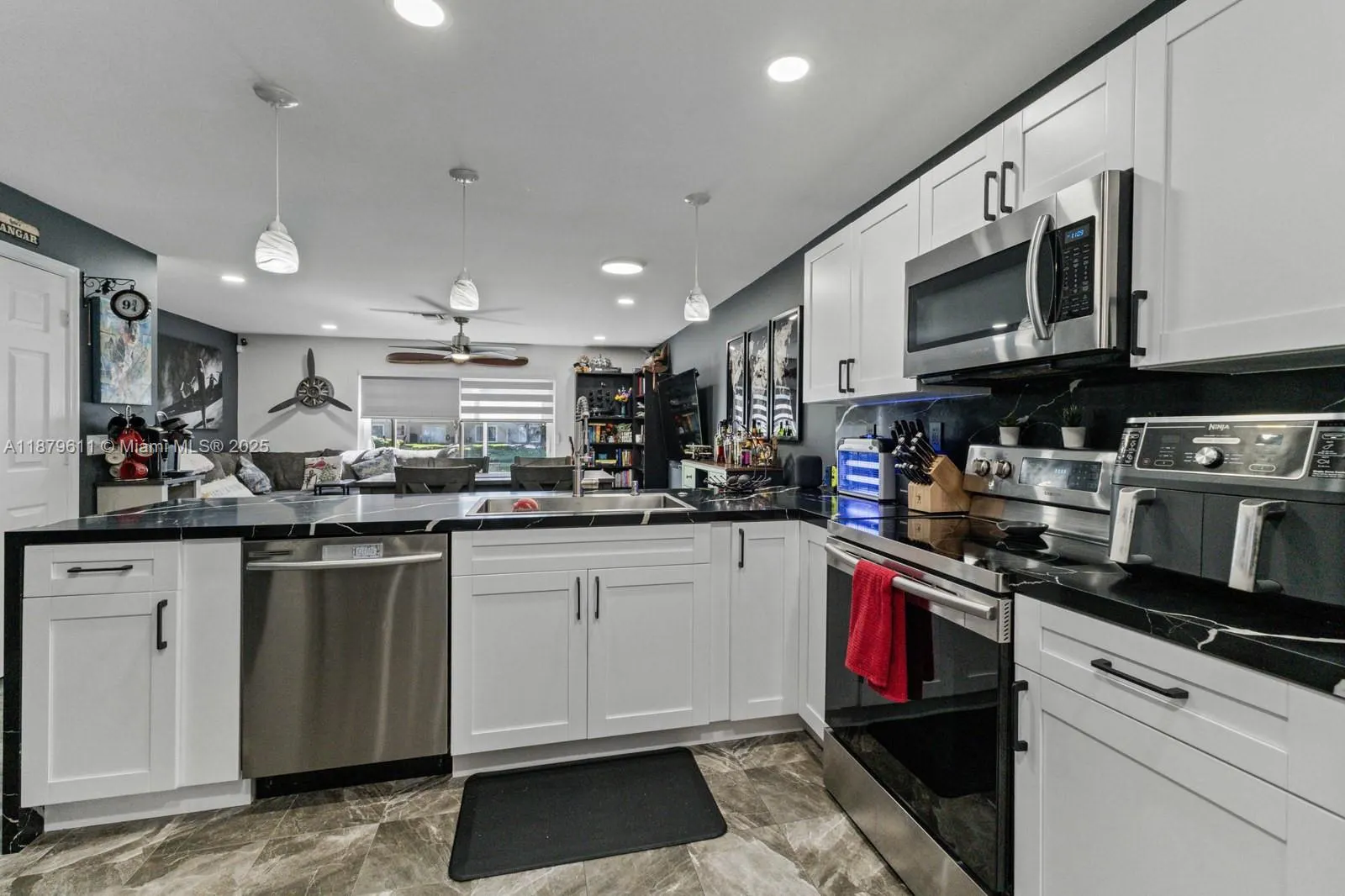 8532 W Southgate Shores Cir