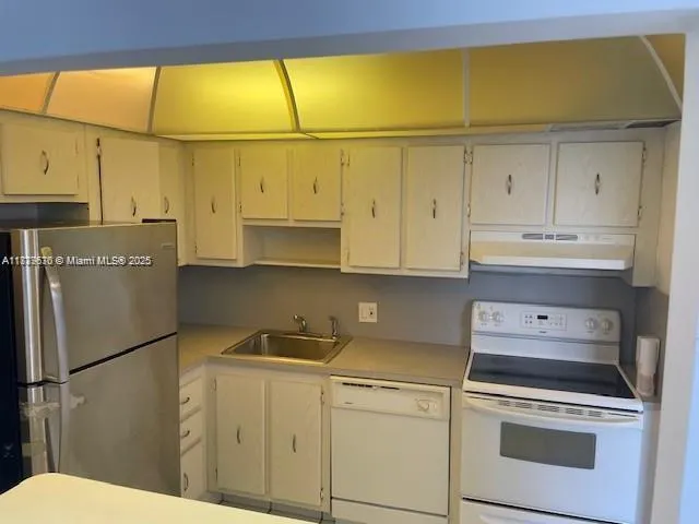20301 W Country Club Dr, #621
