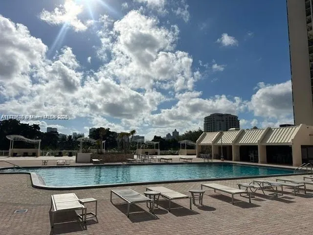 20301 W Country Club Dr, #621