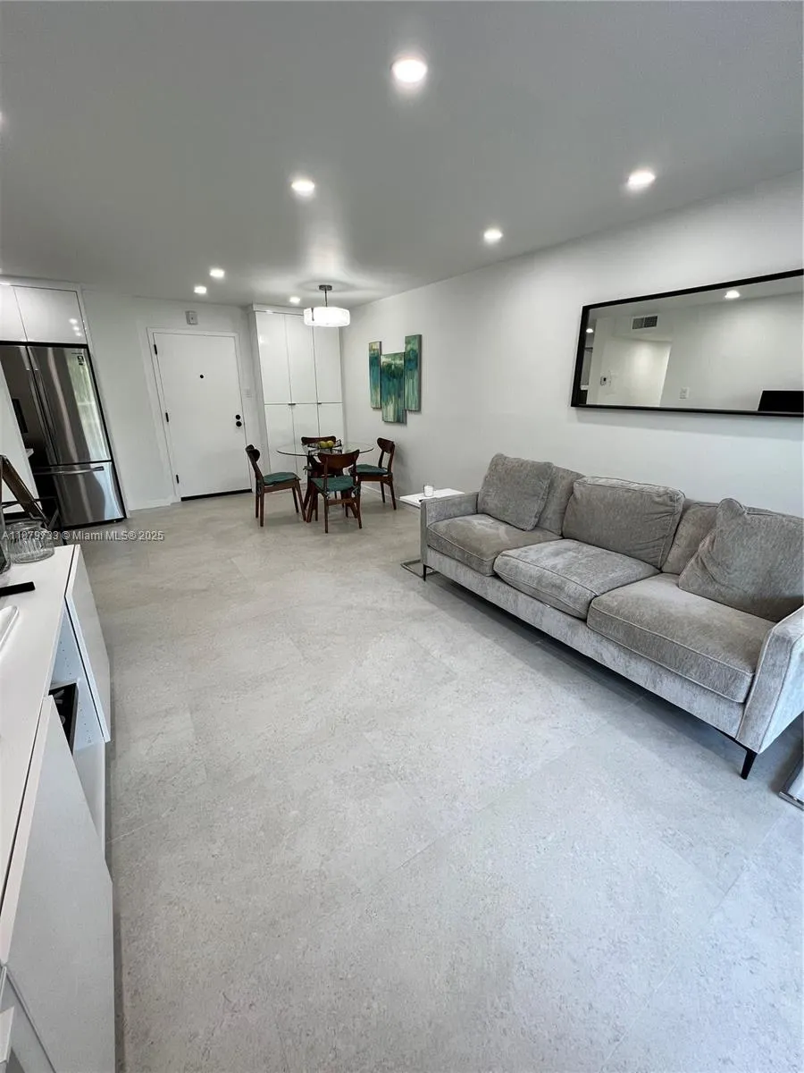 3304 Virginia St, #6B
