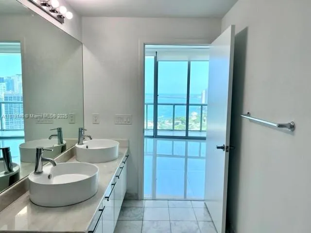 888 Biscayne Blvd, #3703