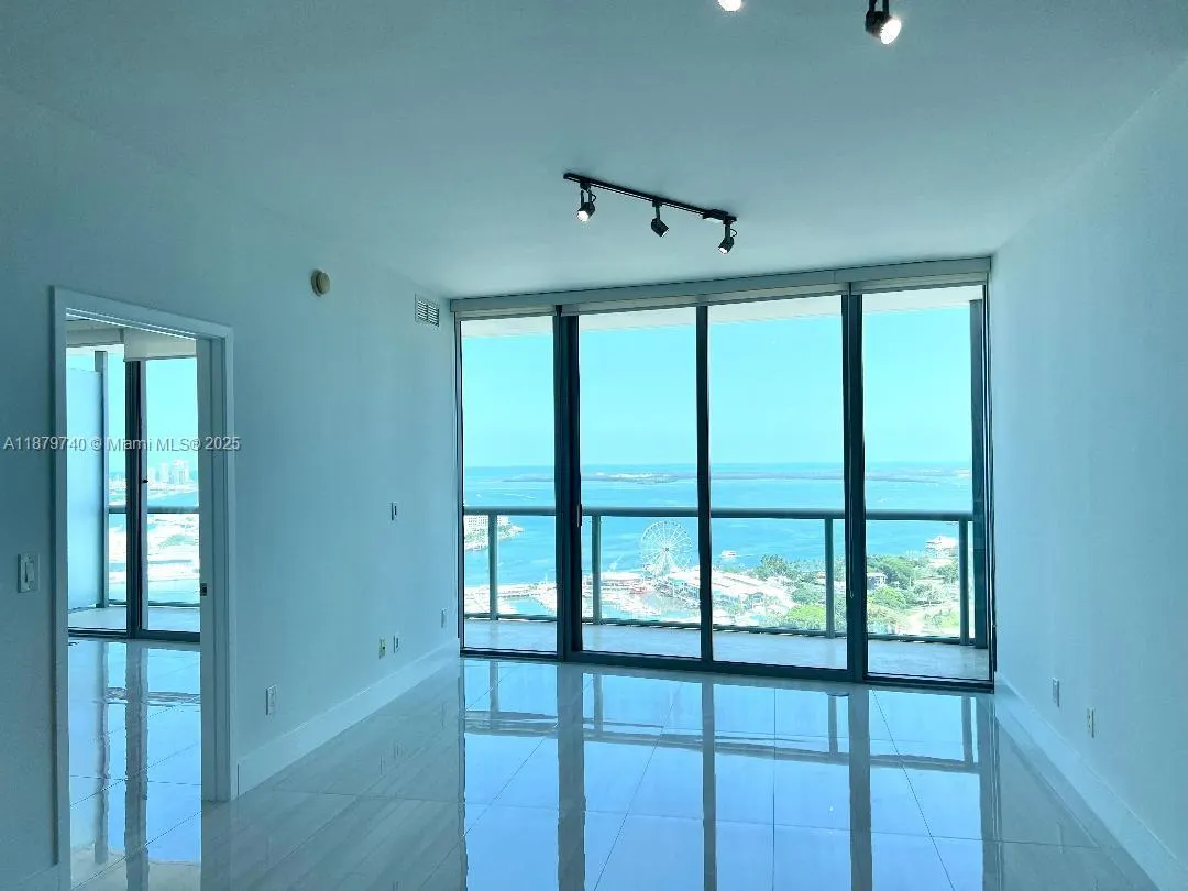 888 Biscayne Blvd, #3703
