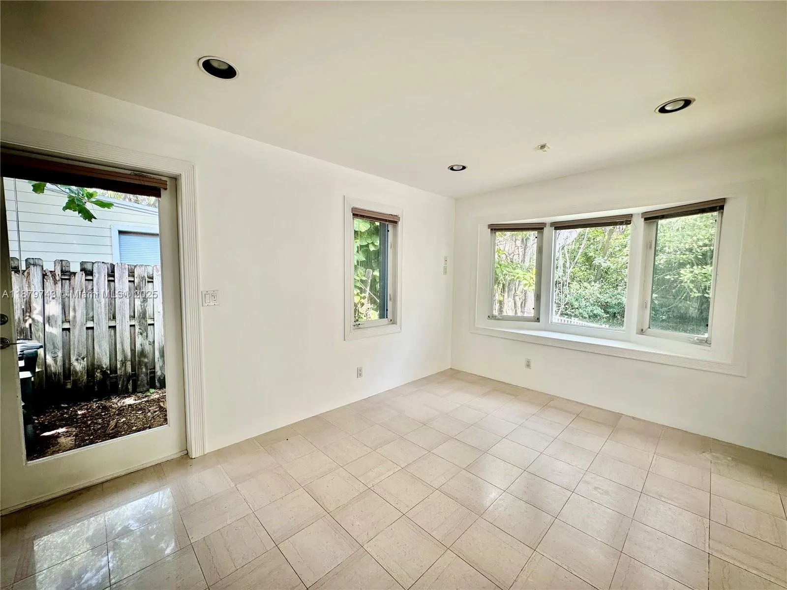 22 SE 11th St, #22