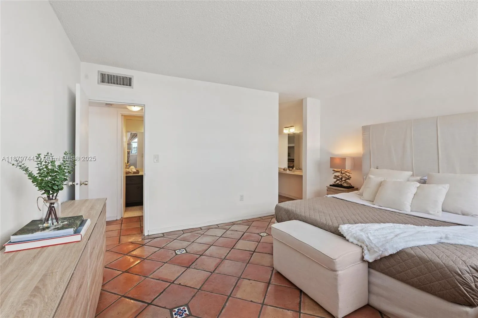 800 West Ave, #831